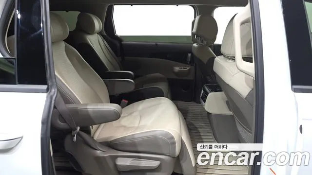 Kia Carnival — фото 11