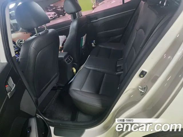 Hyundai Avante — фото 12