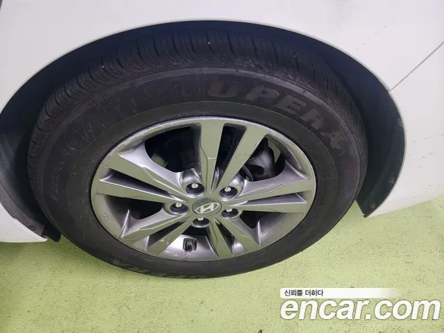Hyundai Avante — фото 19