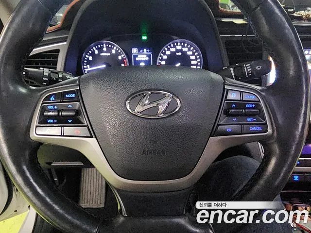 Hyundai Avante — фото 10