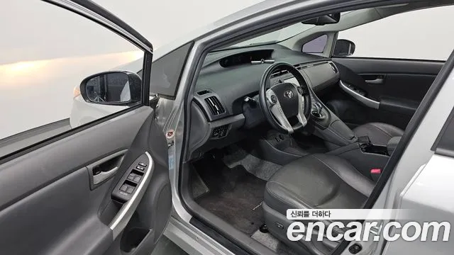 Toyota Prius — фото 12