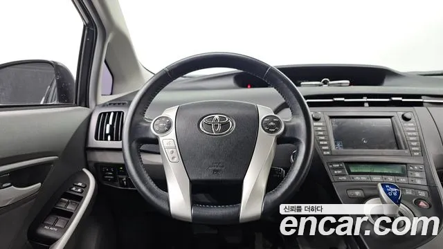 Toyota Prius — фото 13