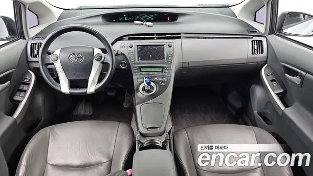 Toyota Prius — фото 7