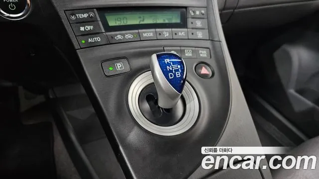 Toyota Prius — фото 9
