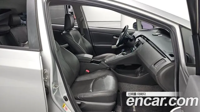 Toyota Prius — фото 10