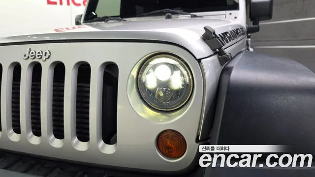 Jeep Wrangler — фото 22