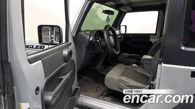 Jeep Wrangler — фото 10