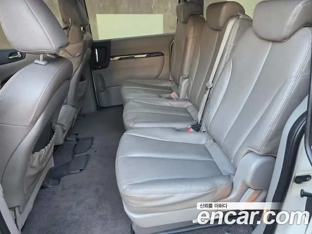 Kia Carnival — фото 16