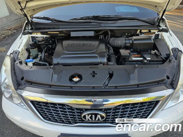 Kia Carnival — фото 18