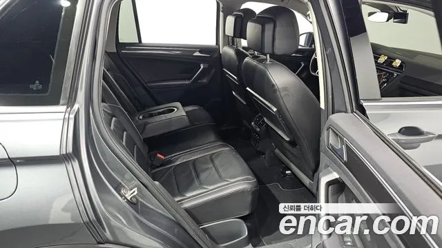 Volkswagen Tiguan — фото 11