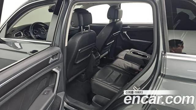 Volkswagen Tiguan — фото 12
