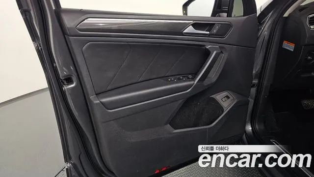 Volkswagen Tiguan — фото 24