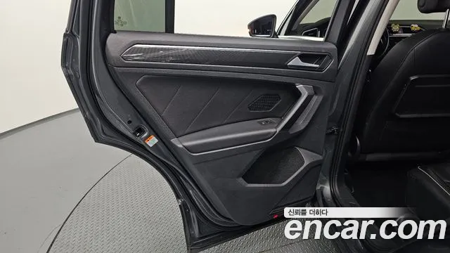 Volkswagen Tiguan — фото 25