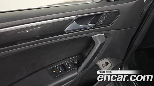 Volkswagen Tiguan — фото 31