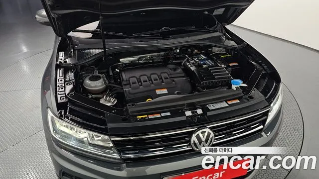Volkswagen Tiguan — фото 6