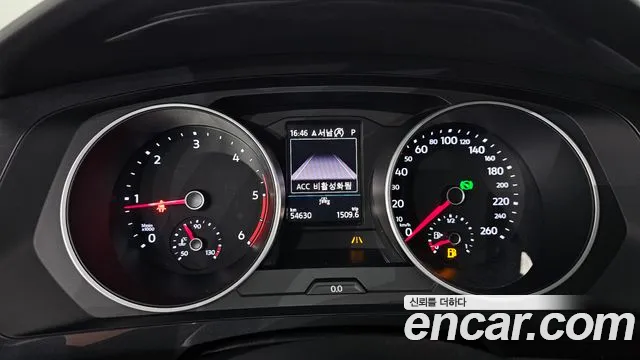 Volkswagen Tiguan — фото 8
