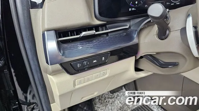 Kia Carnival — фото 17