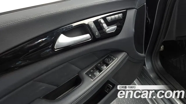 Mercedes-Benz CLS-Class — фото 16