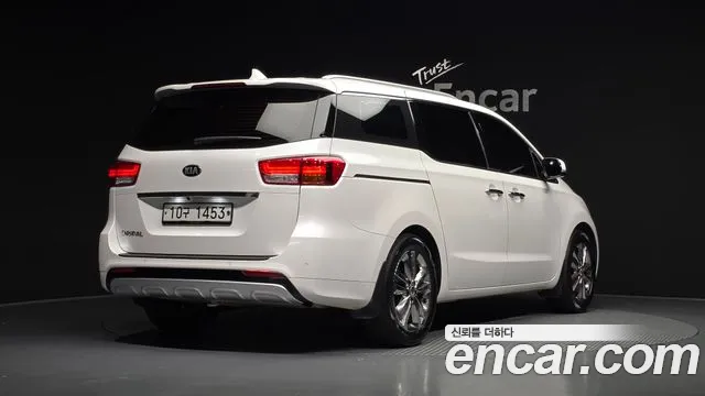 Kia Carnival — фото 1