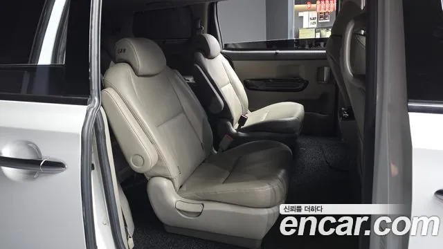 Kia Carnival — фото 11