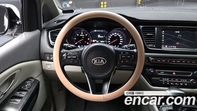 Kia Carnival — фото 12