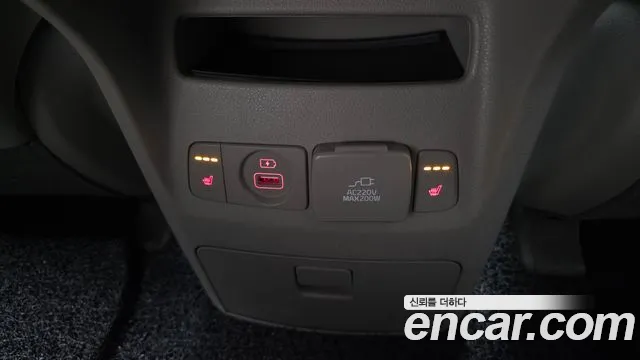 Kia Carnival — фото 18