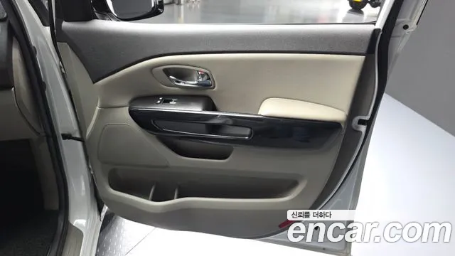 Kia Carnival — фото 24