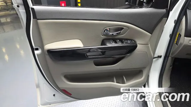 Kia Carnival — фото 25