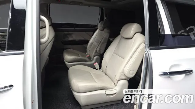 Kia Carnival — фото 26
