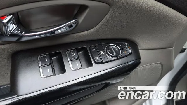 Kia Carnival — фото 32