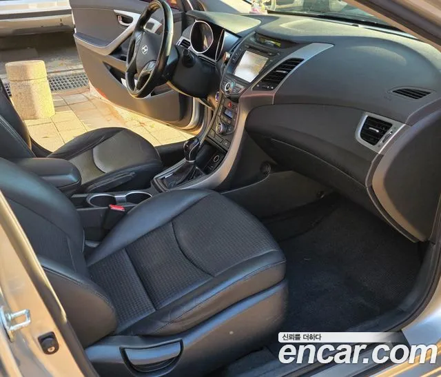 Hyundai Avante — фото 11