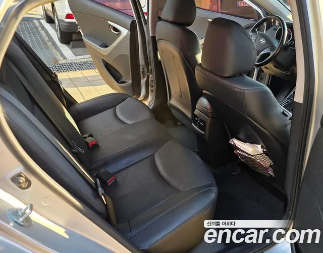 Hyundai Avante — фото 10