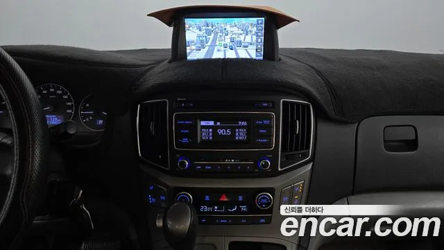 Hyundai Starex — фото 14