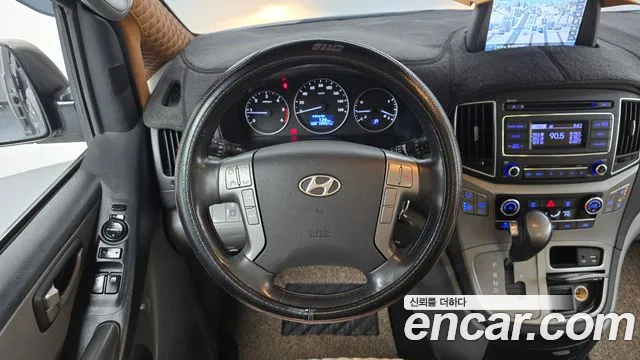 Hyundai Starex — фото 15