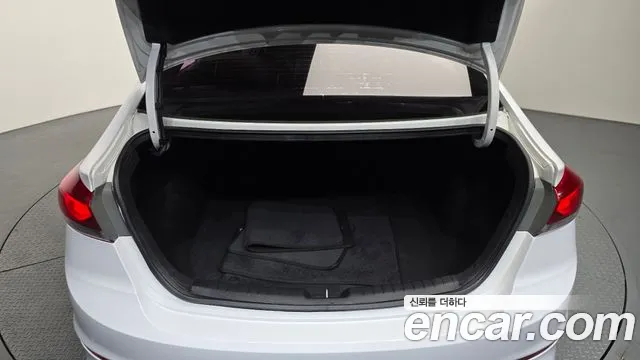 Hyundai Avante — фото 17