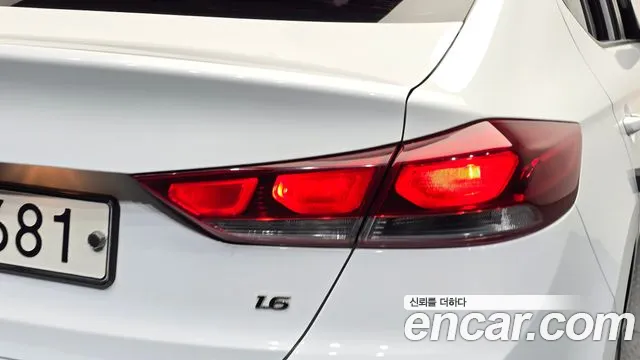 Hyundai Avante — фото 24