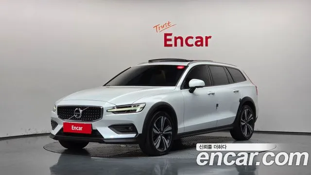 Volvo V60 — фото 1