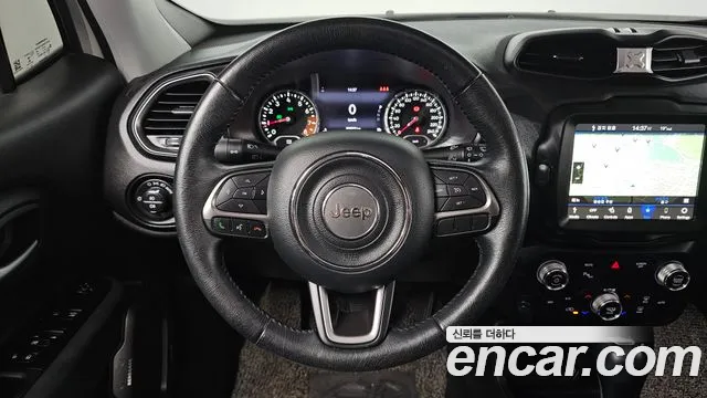 Jeep Renegade — фото 12