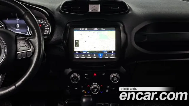 Jeep Renegade — фото 14