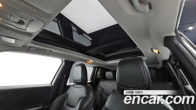 Jeep Renegade — фото 16