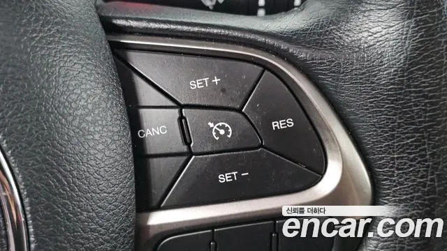 Jeep Renegade — фото 17