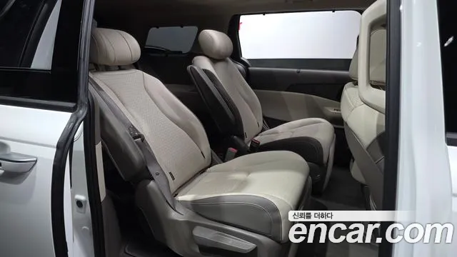 Kia Carnival — фото 11