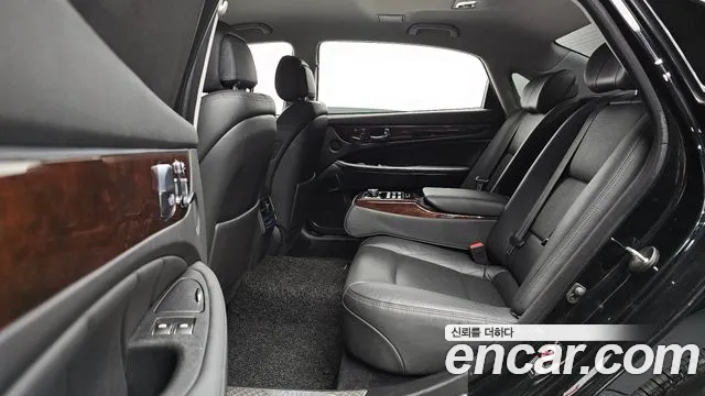 Hyundai Equus — фото 11