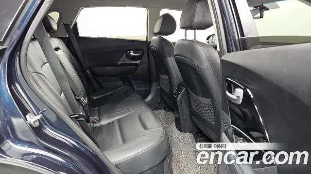 Kia Niro — фото 12