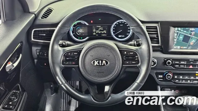 Kia Niro — фото 15