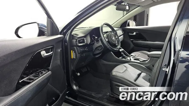 Kia Niro — фото 10
