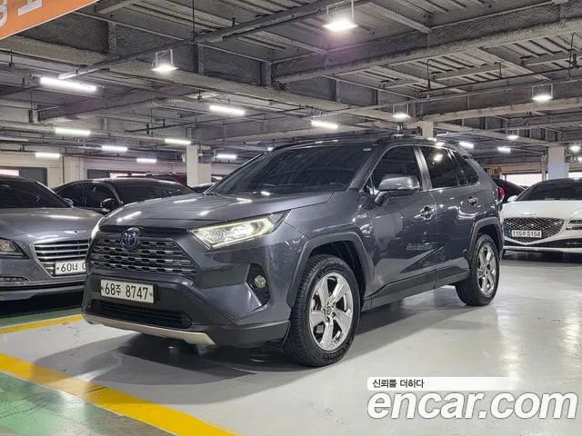 Toyota RAV4 — фото 1