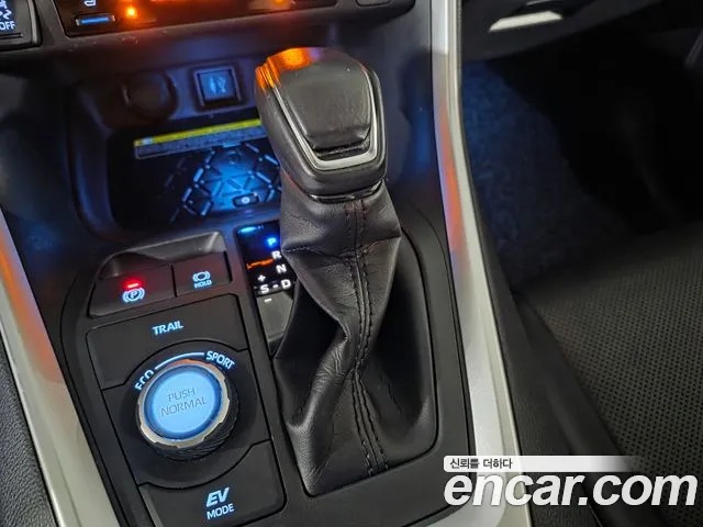Toyota RAV4 — фото 15