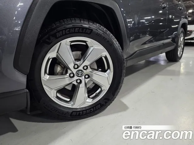 Toyota RAV4 — фото 20