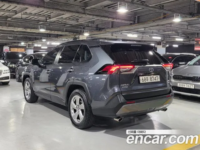 Toyota RAV4 — фото 2